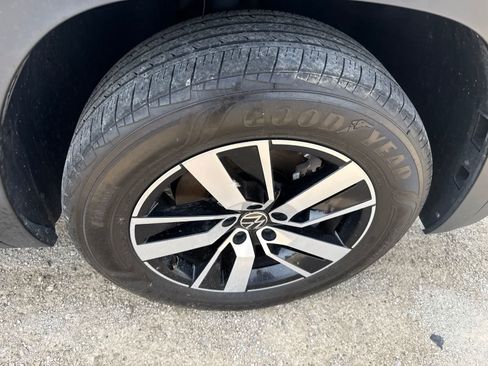 Used 2023 Volkswagen Atlas SE AWD/4WD image 5