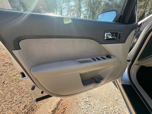 Used 2011 Ford Fusion S image 9