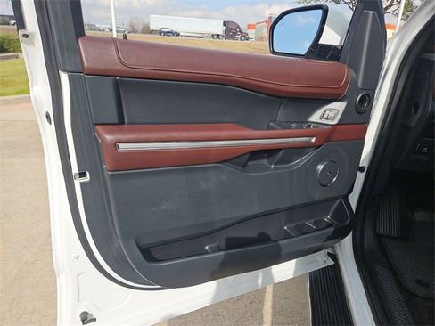 Used 2022 Ford Expedition Limited image 23