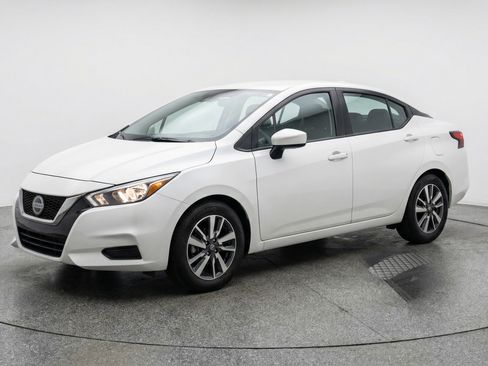 Used 2025 Nissan Versa SV FWD image 3