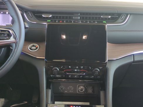 New 2025 Jeep Grand Cherokee L Summit w/ Advanced Protech Group IV image 19