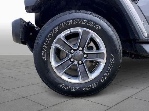 Used 2019 Jeep Wrangler Unlimited Sahara image 10