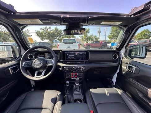 Used 2025 Jeep Wrangler Unlimited Sahara AWD/4WD image 2