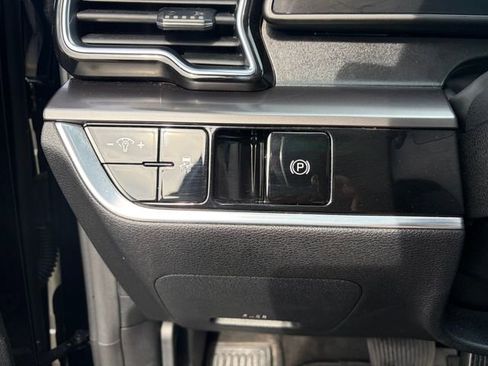 Used 2023 Kia Sportage EX FWD image 23
