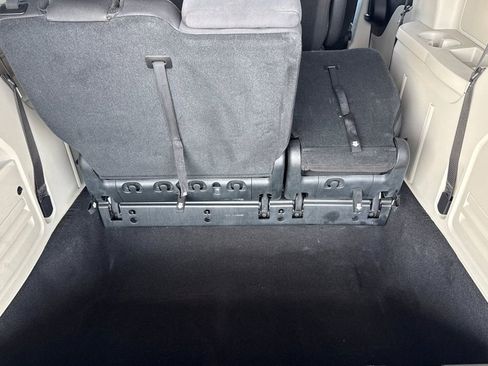 Used 2018 Dodge Grand Caravan SE w/ UConnect Hands-Free Group image 21