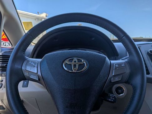 Used 2010 Toyota Venza FWD image 24