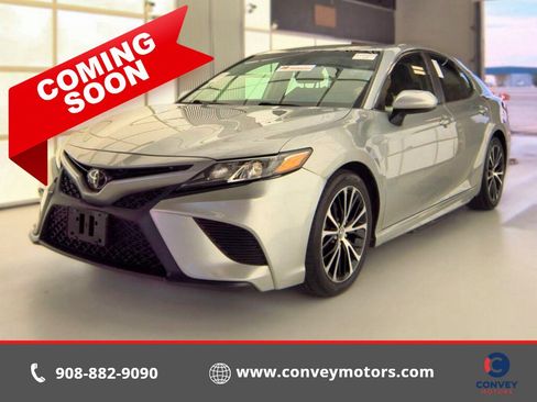 Used 2019 Toyota Camry SE FWD image 1