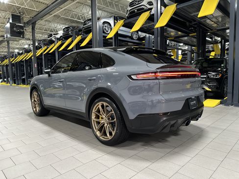 Used 2024 Porsche Cayenne Turbo GT AWD/4WD image 3