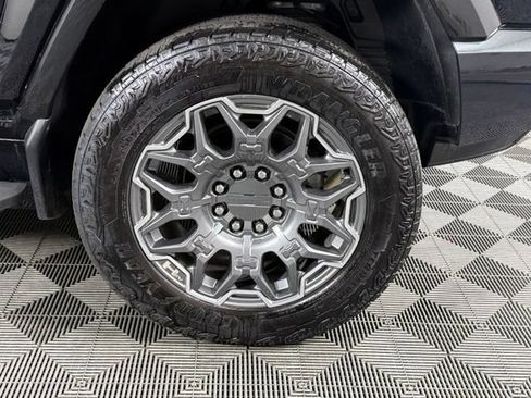 Used 2024 GMC Hummer EV 3X AWD/4WD image 12