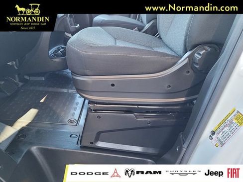 Used 2025 RAM ProMaster 2500 w/ U-Haul Equipment Group FWD image 17