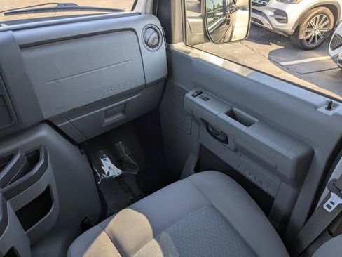 Used 2014 Ford E-350 and Econoline 350 XLT image 19