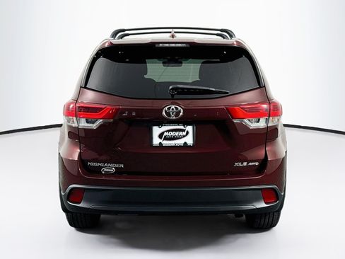 Used 2019 Toyota Highlander XLE AWD/4WD image 14