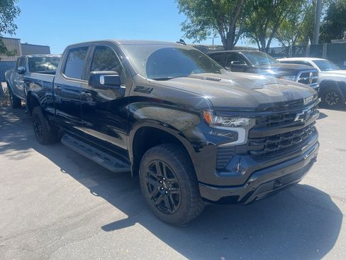 Used 2024 Chevrolet Silverado 1500 LT Trail Boss w/ LT Trail Boss Premium Package AWD/4WD image 3