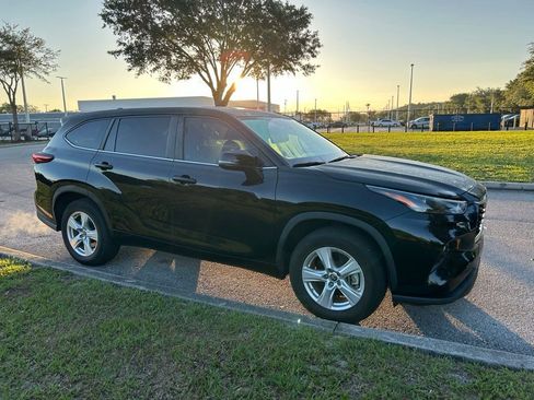 Used 2023 Toyota Highlander LE FWD image 8