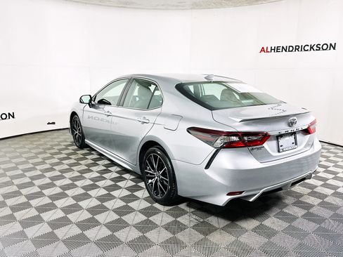 Used 2024 Toyota Camry SE image 5