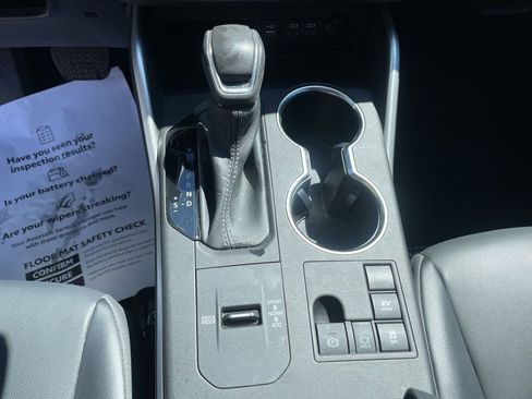 Used 2023 Toyota Highlander XLE image 23