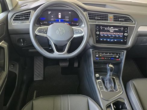 Used 2024 Volkswagen Tiguan SE FWD image 11