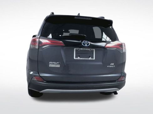 Used 2018 Toyota RAV4 SE image 7