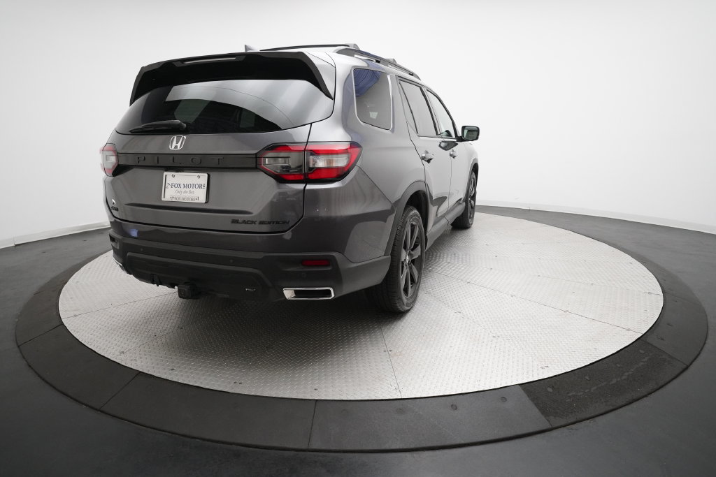 Certified 2025 Honda Pilot Black Edition image 13