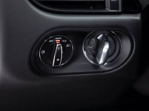 Certified 2025 Porsche Macan image 19