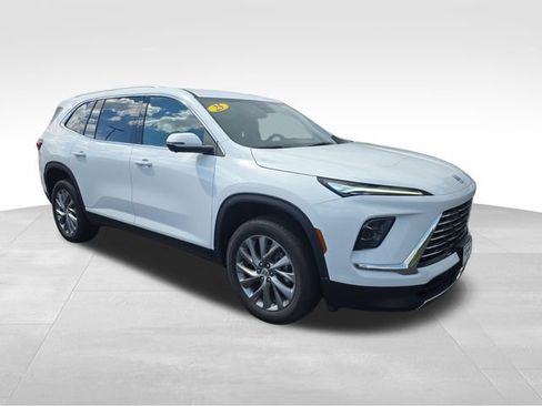 Used 2025 Buick Enclave Preferred AWD/4WD image 7