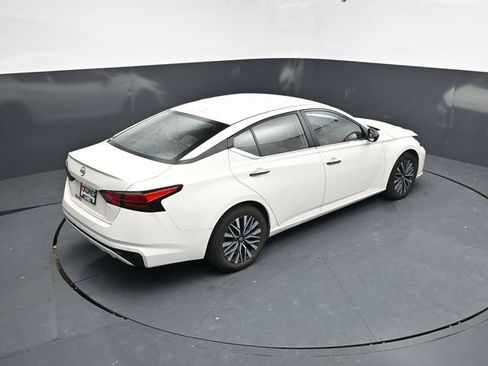 Used 2025 Nissan Altima 2.5 SV FWD image 49