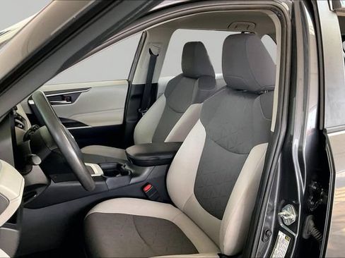 Used 2021 Toyota RAV4 XLE FWD image 15