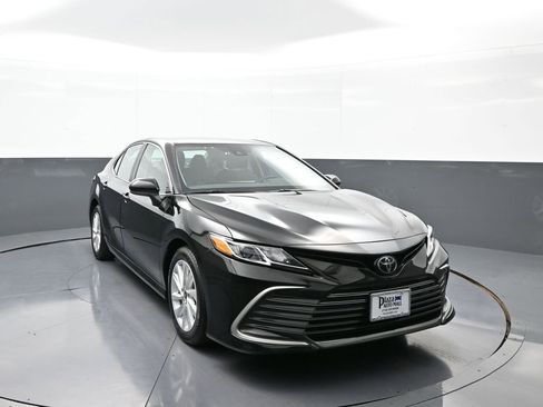 Certified 2023 Toyota Camry LE image 3
