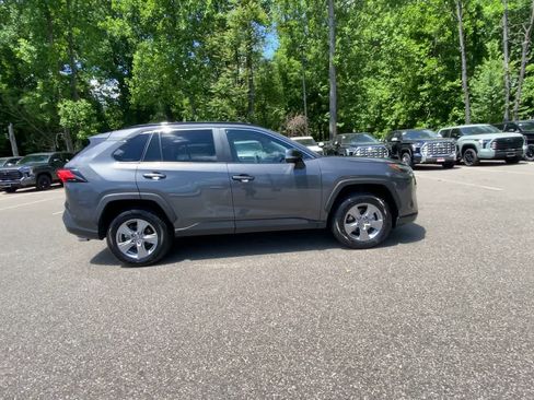 Used 2025 Toyota RAV4 XLE AWD/4WD image 17