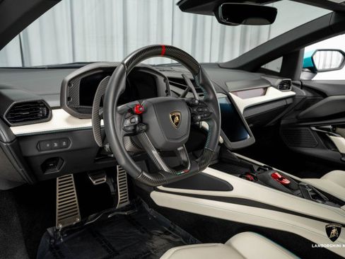 Used 2025 Lamborghini Revuelto image 45