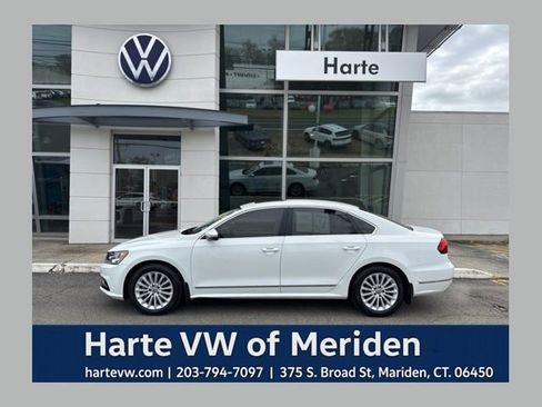 Used 2017 Volkswagen Passat 1.8T SE FWD image 1