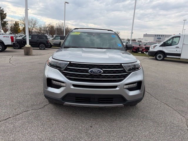 Used 2023 Ford Explorer XLT w/ Equipment Group 202A AWD/4WD image 3