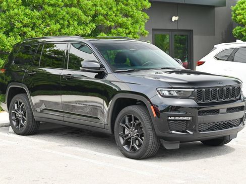 Used 2025 Jeep Grand Cherokee L Limited AWD/4WD image 3
