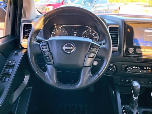 Used 2022 Nissan Frontier SV image 9