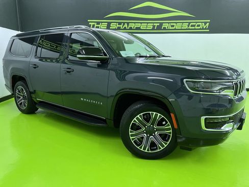 Used 2024 Jeep Wagoneer L Series II w/ Flexible Seating Group AWD/4WD image 1