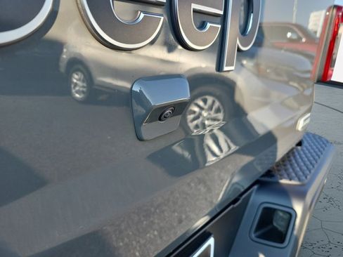 Used 2020 Jeep Gladiator Overland AWD/4WD image 11
