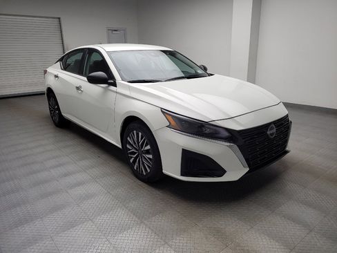 Used 2025 Nissan Altima 2.5 SV AWD/4WD image 13