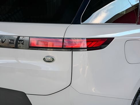 Used 2023 Land Rover Range Rover Sport SE AWD/4WD image 12
