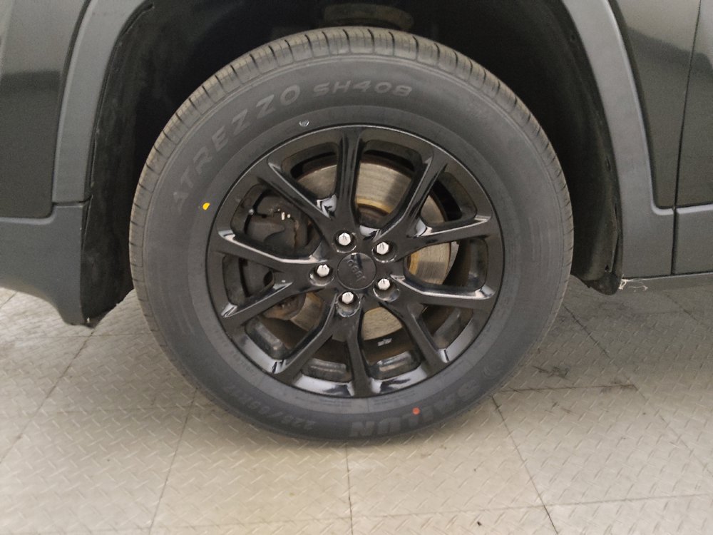 Used 2015 Jeep Cherokee Latitude AWD/4WD image 31
