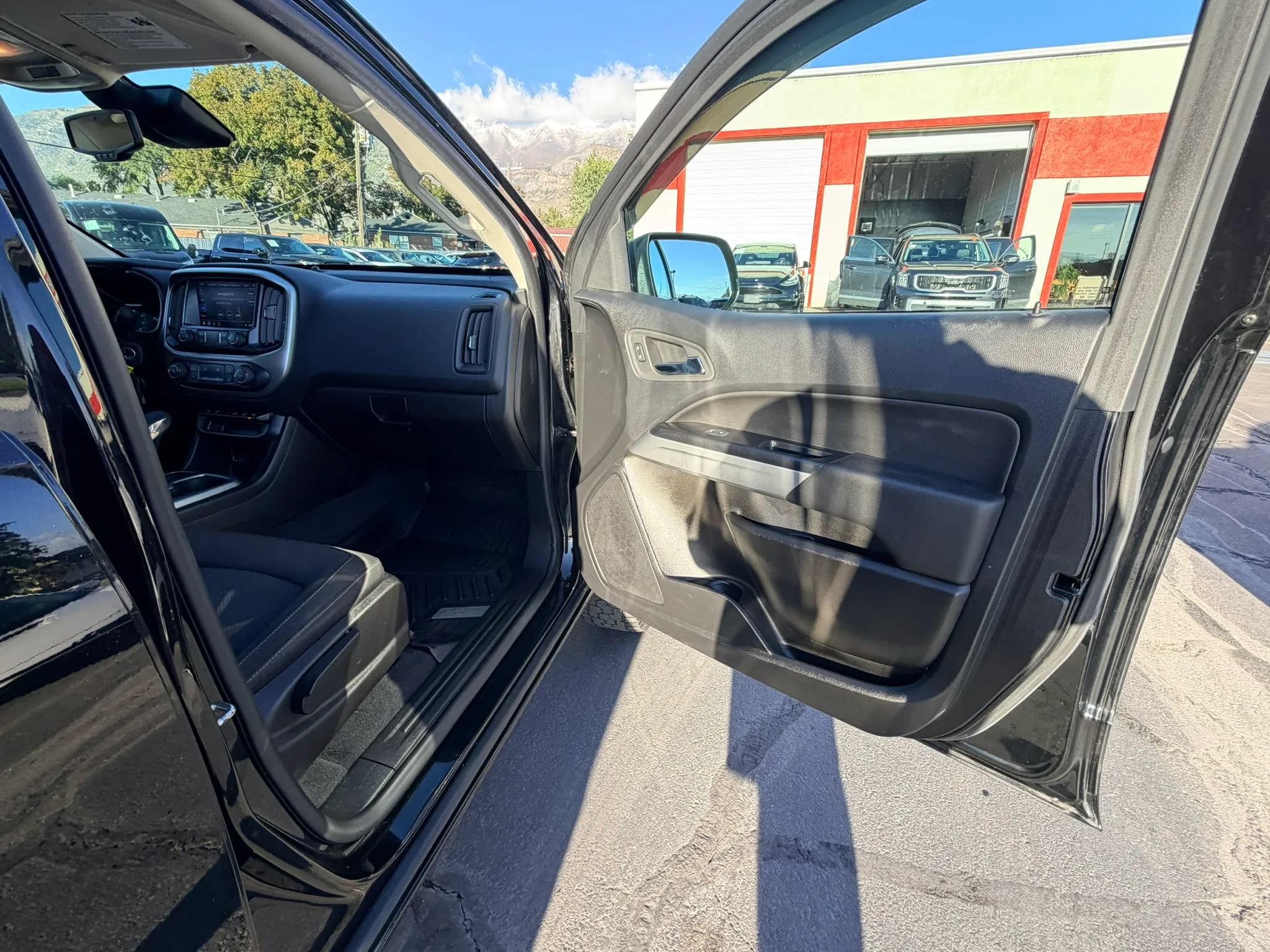 Used 2022 Chevrolet Colorado LT w/ Safety Package AWD/4WD image 21