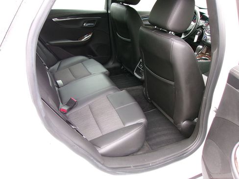 Used 2015 Chevrolet Impala LT w/ Convenience Package image 10