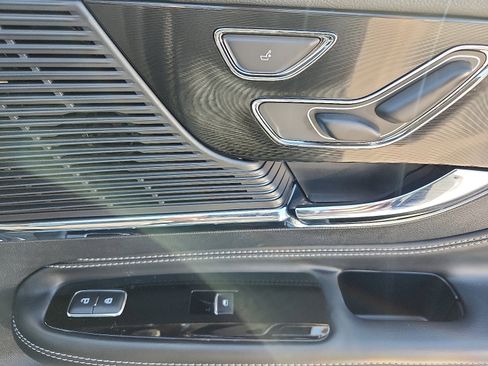 Used 2022 Lincoln Corsair AWD w/ Premium Package image 35