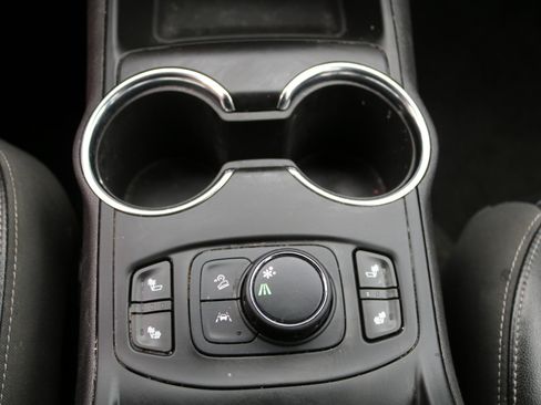 Used 2023 GMC Terrain SLT image 25