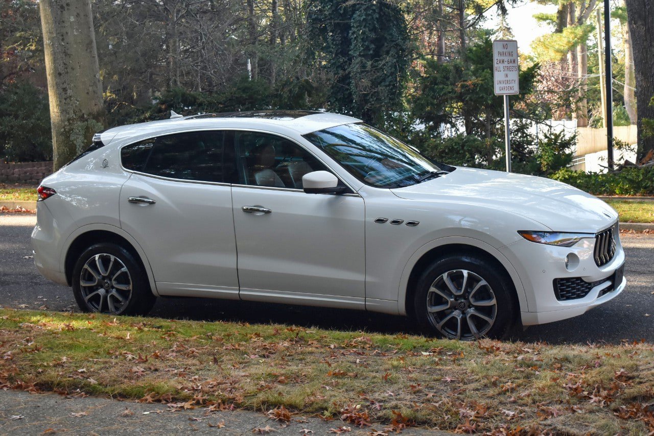 Used 2021 Maserati Levante AWD/4WD image 12
