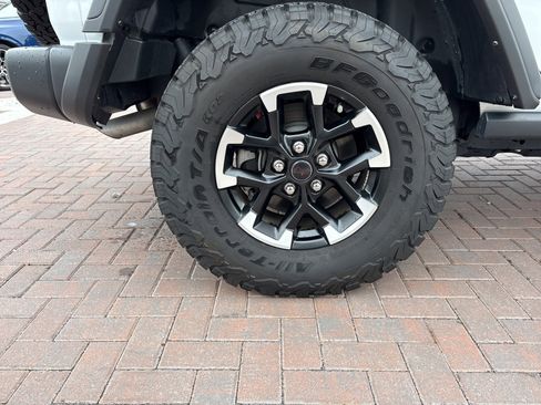 Used 2024 Jeep Wrangler Unlimited Rubicon w/ Technology Group image 13