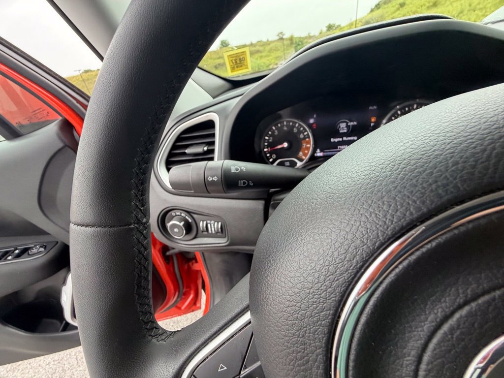 Used 2021 Jeep Renegade Latitude AWD/4WD image 39