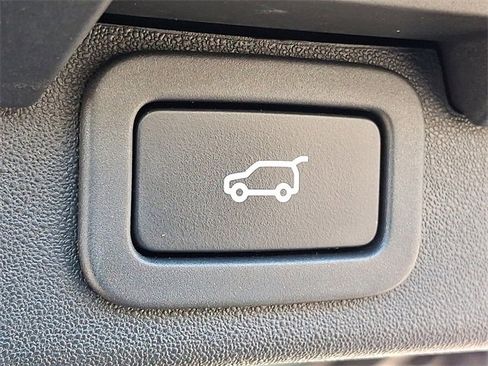 Used 2020 Land Rover Discovery HSE image 26