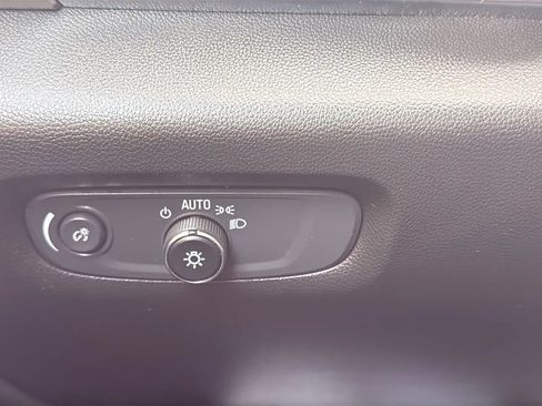 Used 2022 Chevrolet Traverse LS image 15