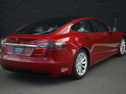Used 2020 Tesla Model S Long Range Plus image 7