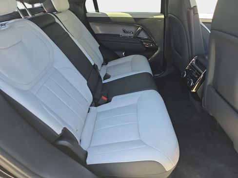 Used 2023 Land Rover Range Rover Sport SE Dynamic image 11